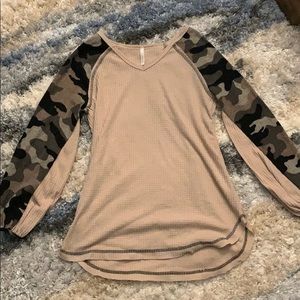 Waffle top with Camo sleeves (Size Medium)